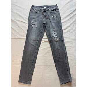 Maurices Women’s Distressed Gray‎ Jeans Size 3/4
